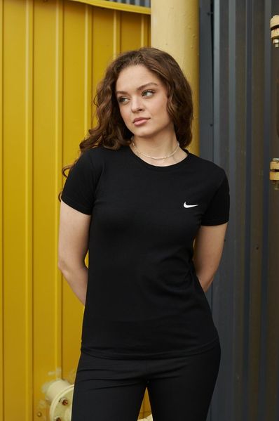 Жіноча футболка Nike чорна 33384 фото