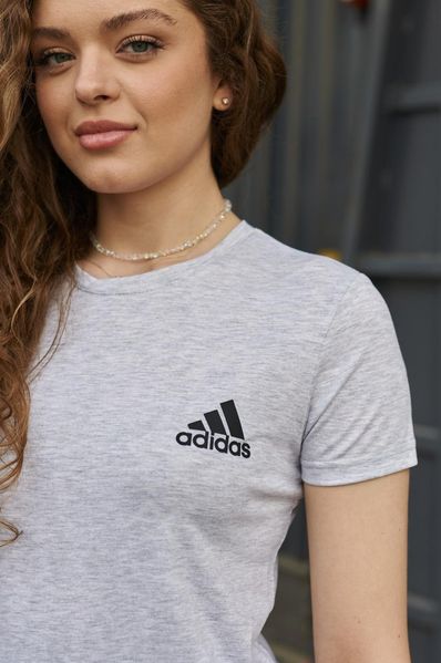 Жіноча футболка Adidas сіра 33385 фото