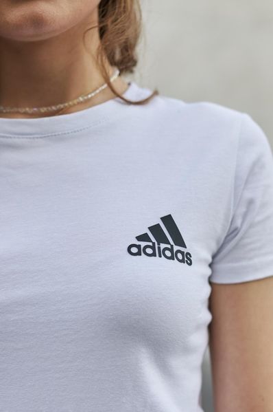 Жіноча футболка Adidas біла 33387 фото